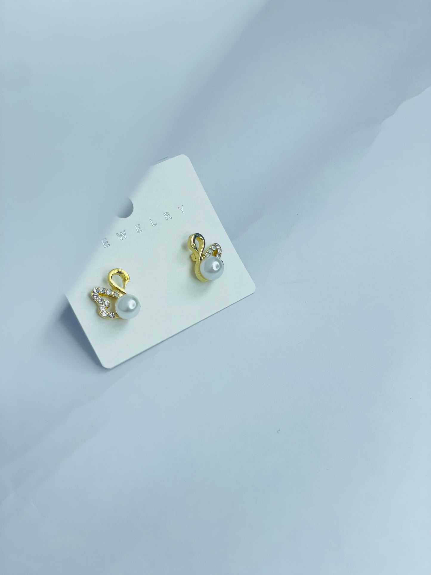 Elegant Swan Pearl & Crystal Stud Earrings