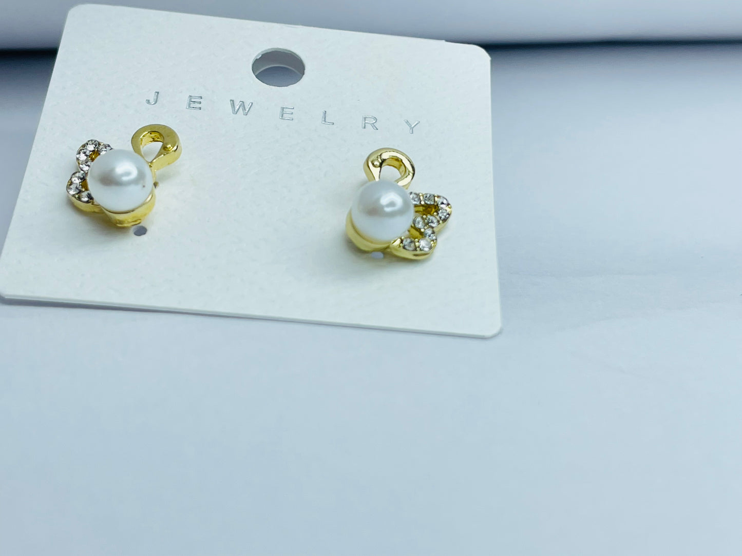 Elegant Swan Pearl & Crystal Stud Earrings
