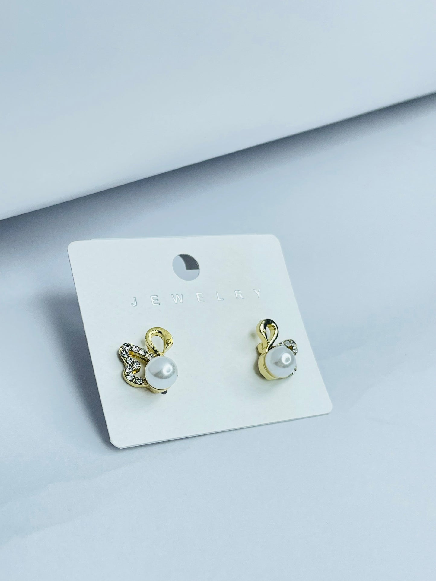 Elegant Swan Pearl & Crystal Stud Earrings