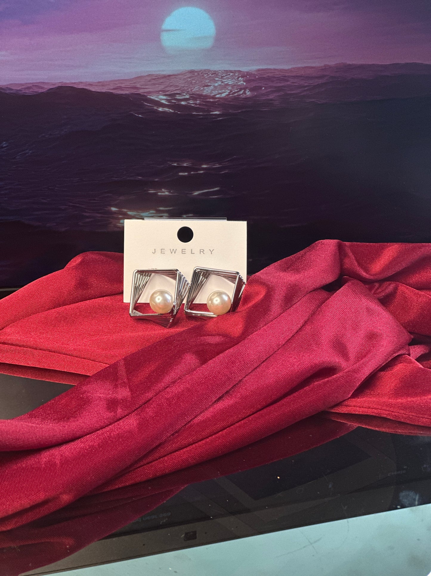 PEARLUX DROP EARRING