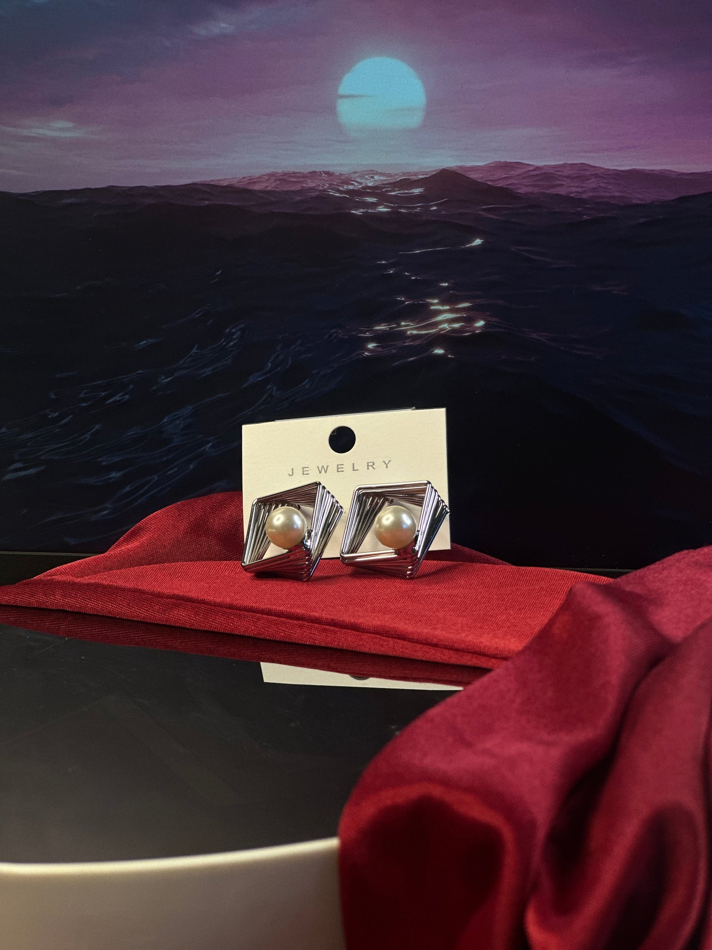 PEARLUX DROP EARRING