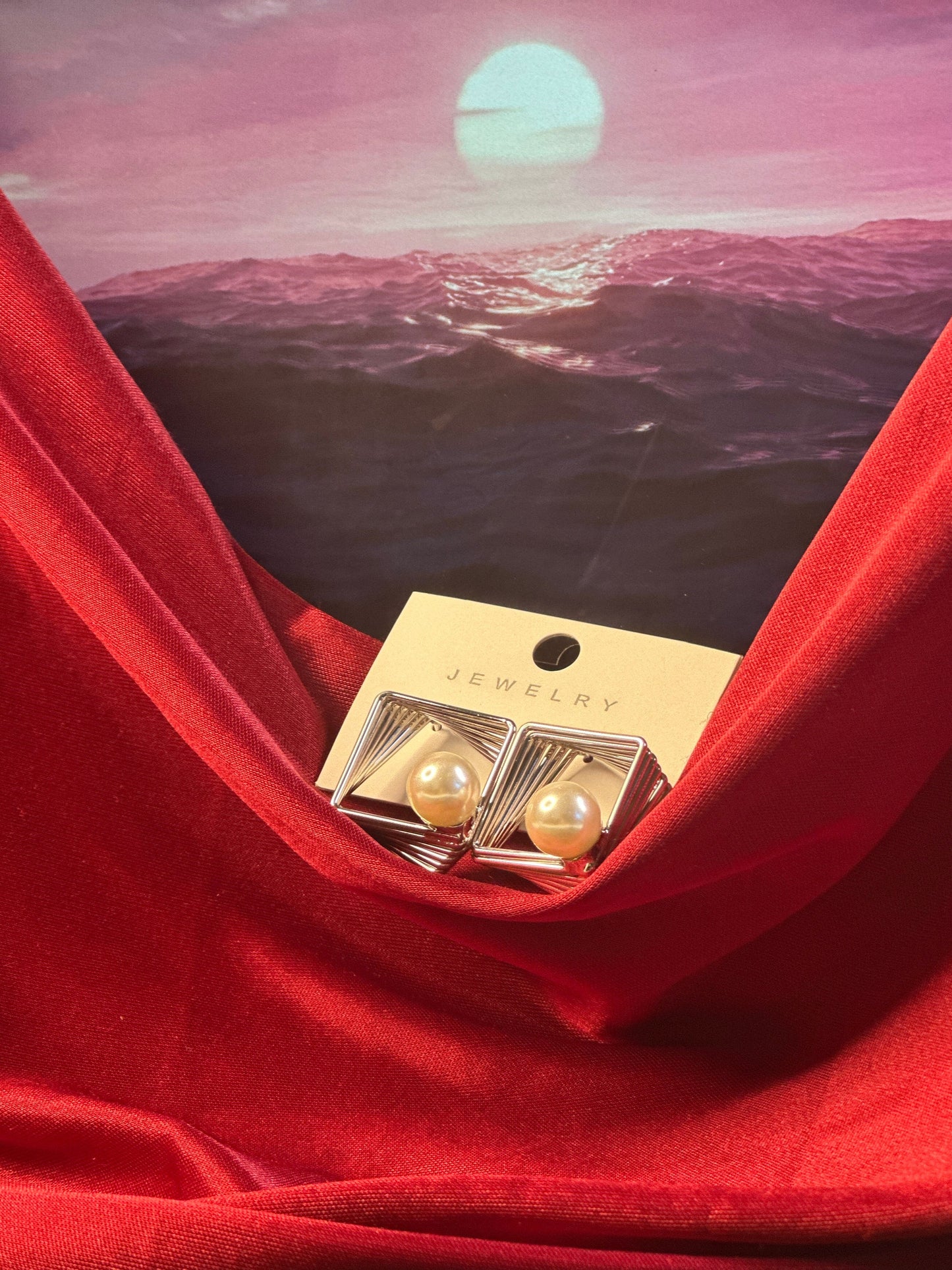 PEARLUX DROP EARRING