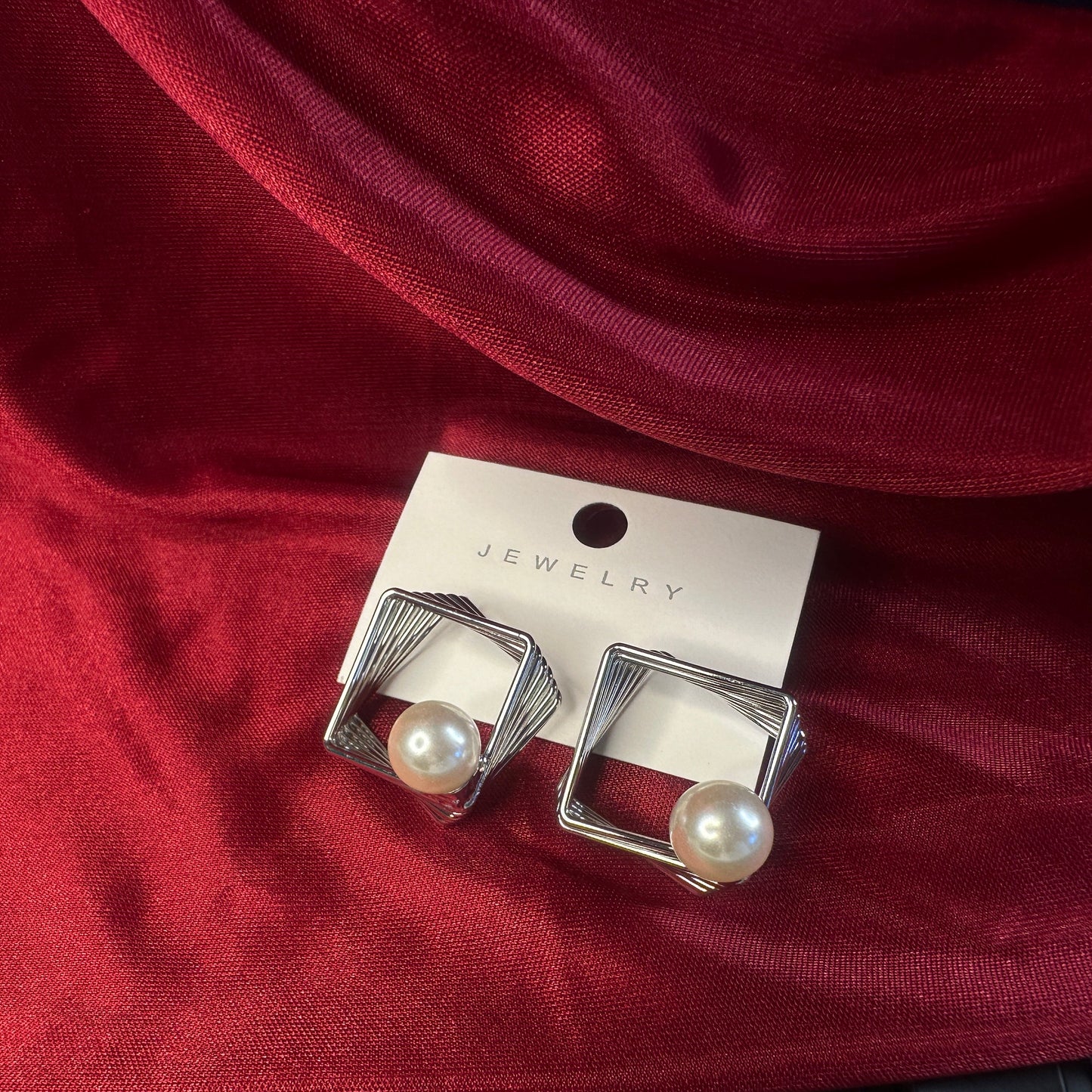 PEARLUX DROP EARRING