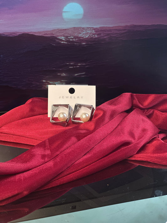 PEARLUX DROP EARRING